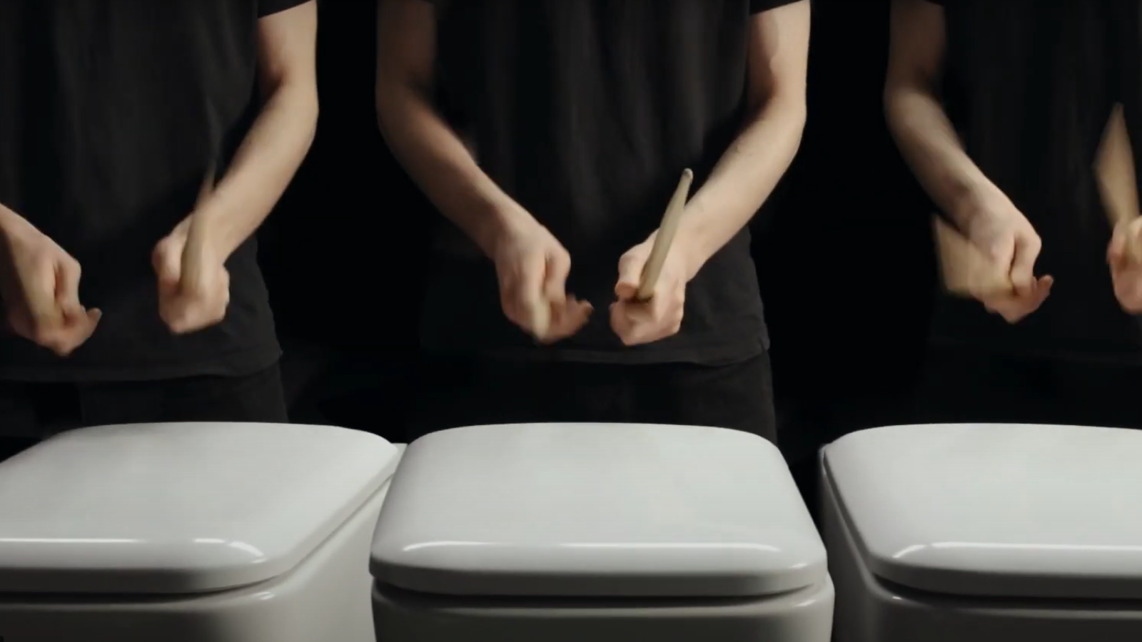 Men som spiller trommer